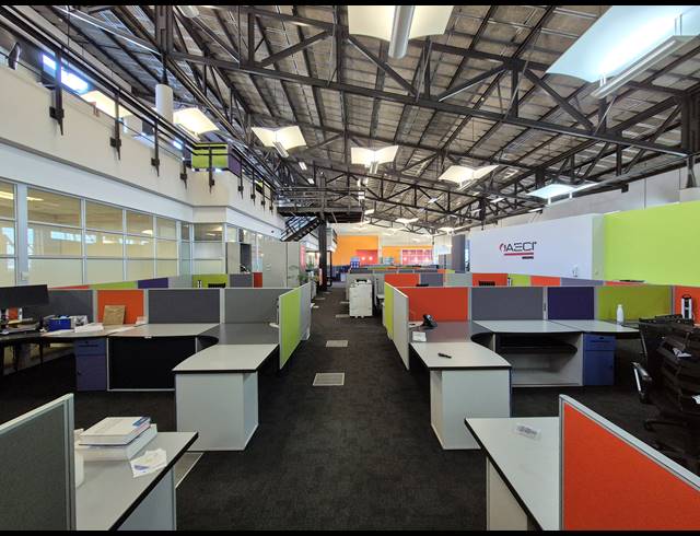 3,888M² OFFICE FOR SALE IN LONGMEADOW